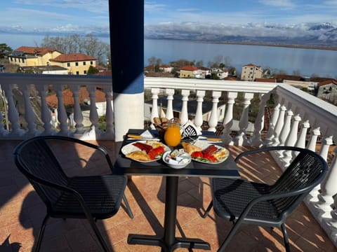 Day, Balcony/Terrace, Food and drinks, Breakfast