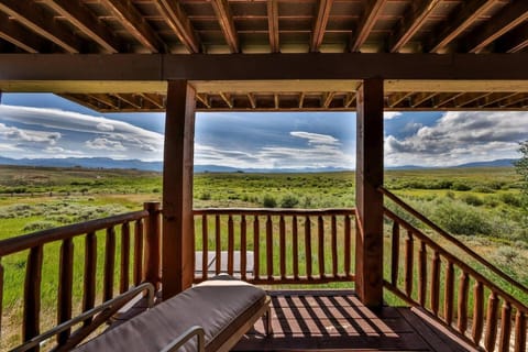 Mountain Bliss 3 BR Retreat With Views and Hot Tub House in Tabernash