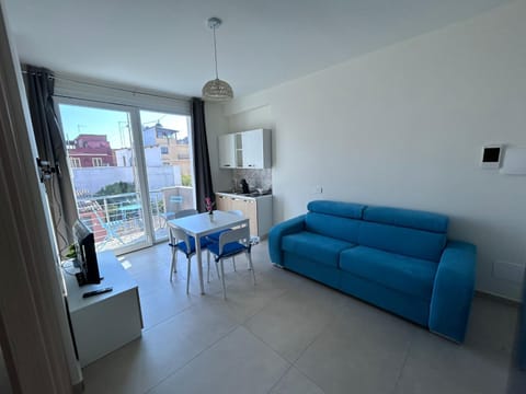 Kitchen or kitchenette, Living room, Seating area