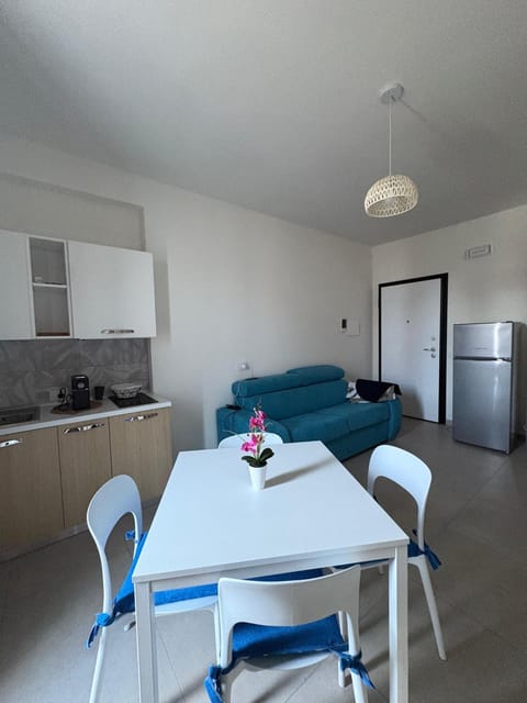 Kitchen or kitchenette, Living room, Seating area, Dining area, minibar, pet friendly, stove