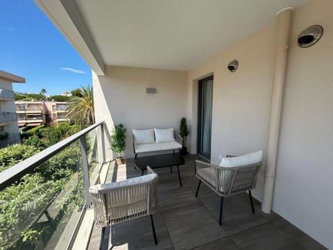 Les Voiles Blanches 126 By Avecoeur Apartment in Antibes