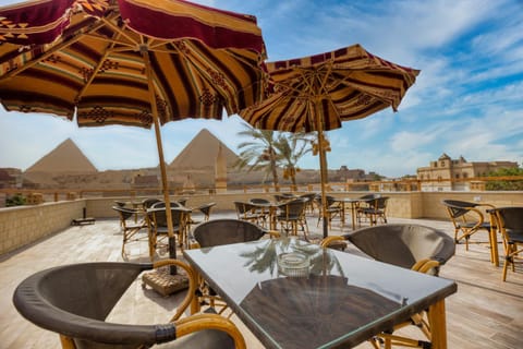 Property building, Patio, Restaurant/places to eat, Day, Natural landscape, View (from property/room), Balcony/Terrace, Banquet/Function facilities, Mountain view