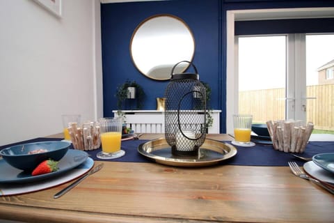 Home with Ocean View - Contractors and Families House in Wales