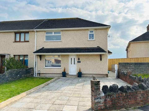 Home with Ocean View - Contractors and Families House in Wales