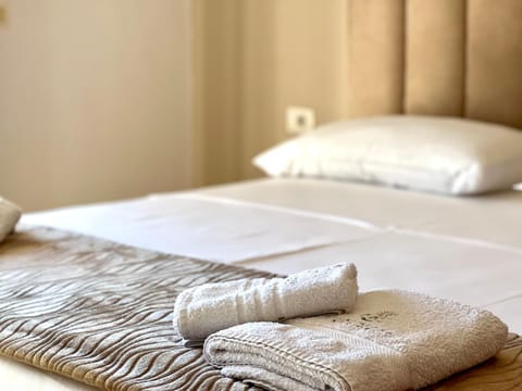 Bed, towels