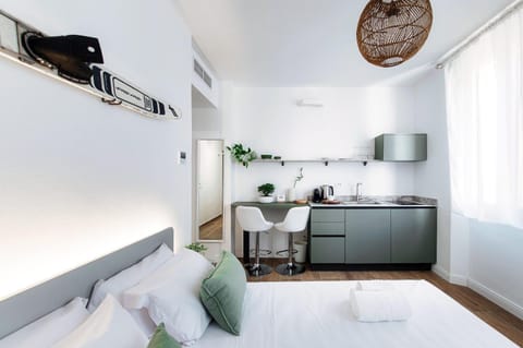 Bed, Kitchen or kitchenette, Photo of the whole room, Dining area, Bedroom