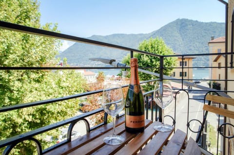 Nearby landmark, Spring, Day, Natural landscape, View (from property/room), Balcony/Terrace, Balcony/Terrace, Dining area, Lake view, Mountain view