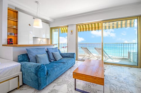 Charmant studio vue mer et plein centre à Menton Apartment in Menton