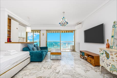 Charmant studio vue mer et plein centre à Menton Apartment in Menton