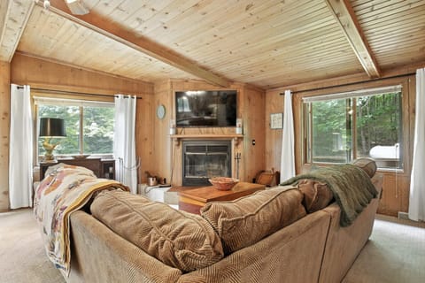 The Treehouse Lakes & Trails Cabin cabin Cabin in Wisconsin
