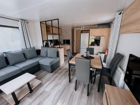 TV and multimedia, Kitchen or kitchenette, Living room, Seating area, Dining area, pet friendly