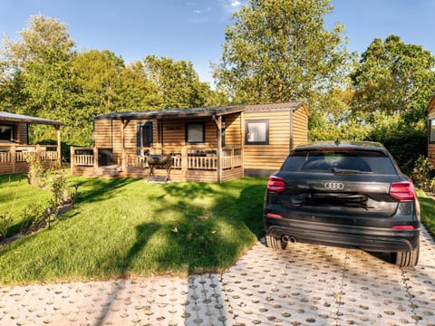 Property building, Day, Garden, Garden view, Parking