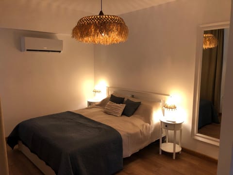 Bed, Photo of the whole room, Bedroom, air conditioner
