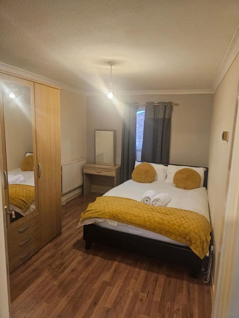 Bed, Bedroom, towels, wardrobe