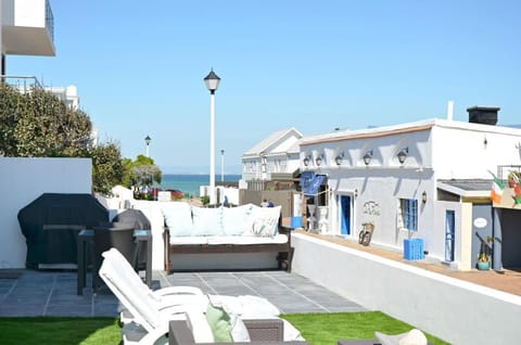 Patio, BBQ facilities, Garden, Balcony/Terrace, Seating area, Sea view
