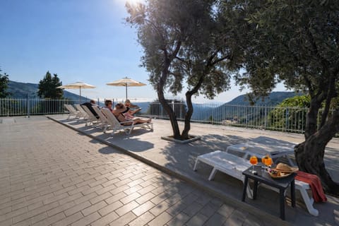 View (from property/room), Balcony/Terrace, Mountain view, Swimming pool, sunbed