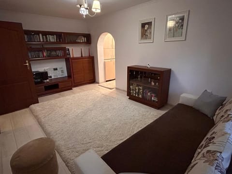 Communal lounge/ TV room, Library, TV and multimedia, Living room