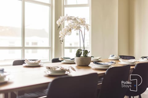 Seating area, Dining area