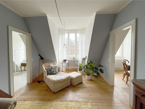 Living room, Photo of the whole room, Seating area