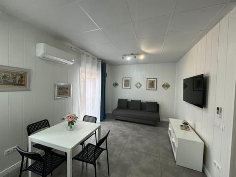 Sunny Terrace Apartment Apartment in Badalona