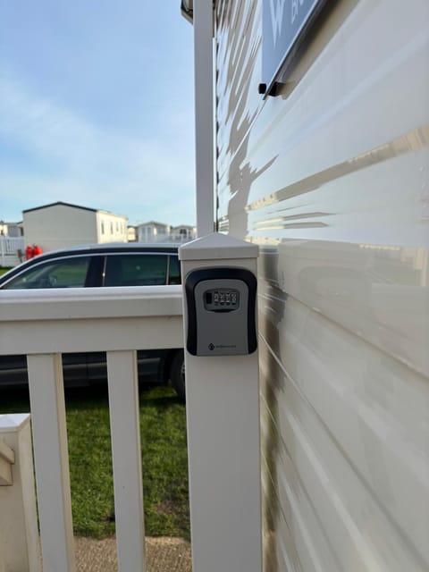 Oscars Inn, West Sands, Seal Bay Resort Campground/ 
RV Resort in Selsey