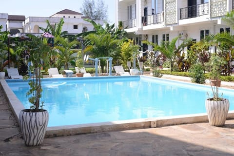 Property building, Patio, Spring, Day, Summer, Children play ground, Children play ground, Garden, Decorative detail, Decorative detail, Seating area, Beach, Garden view, Pool view, Sea view, Street view, Area and facilities, Supermarket/grocery shop, Swimming pool, Swimming pool, Non alcoholic drinks, Seasons, Sunrise, Sunset, children, children, Family, Family, sunbed