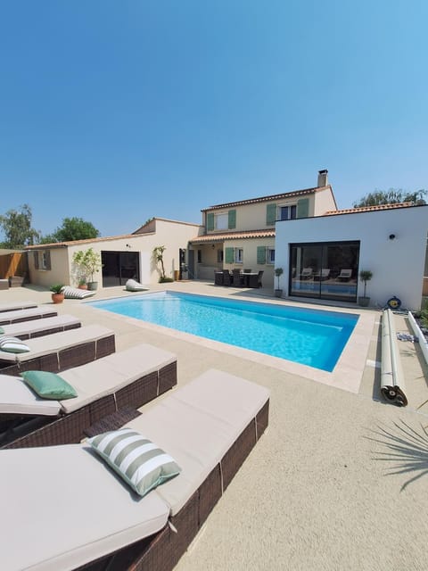 Property building, Patio, Swimming pool, Breakfast