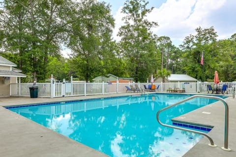 Resort Dock and Boat Ramp Home with Wolf Bay Access House in Alabama