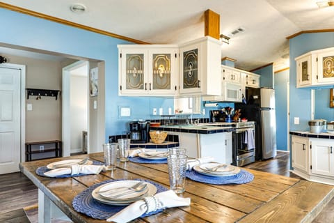 Resort Dock and Boat Ramp Home with Wolf Bay Access House in Alabama