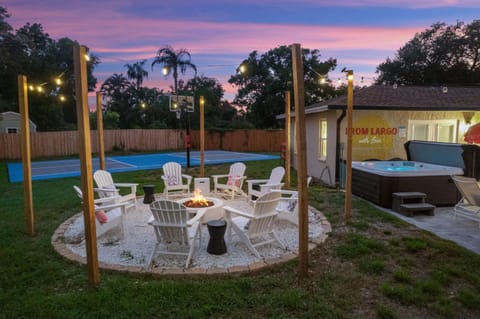 Resort Style Backyard Pool Movie Game Room House in Seminole