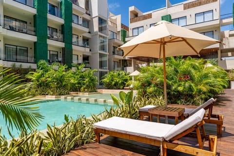 Property building, Patio, Day, Garden, Balcony/Terrace, Garden view, Pool view, Swimming pool, sunbed