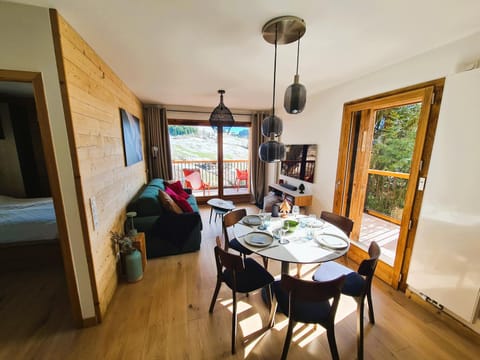 TV and multimedia, Living room, Dining area