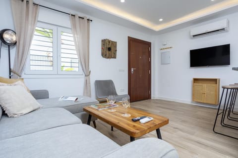 Communal lounge/ TV room, Living room