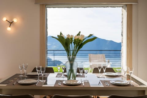 Dining area, Lake view