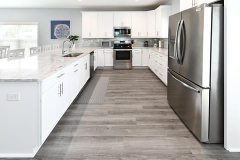 6 BR, Private Pool, Hot Tub - Beach Bear House in Surfside Beach