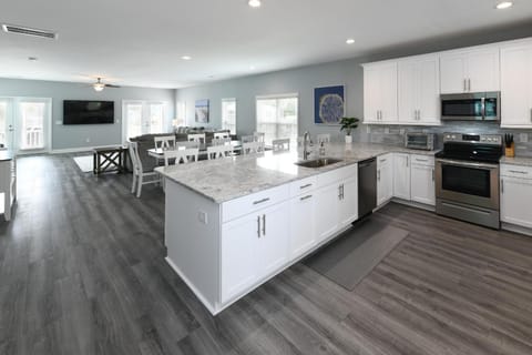 6 BR, Private Pool, Hot Tub - Beach Bear House in Surfside Beach