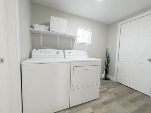 Country Living 3BR with fenced yard on Mooney House in Visalia