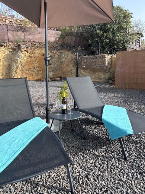 Patio, Day, Garden, sunbed