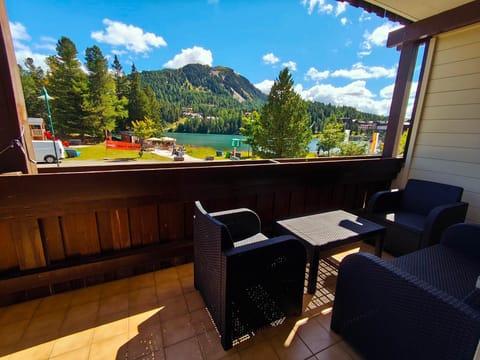 Nearby landmark, Natural landscape, Children play ground, View (from property/room), View (from property/room), Balcony/Terrace, Seating area, Lake view, Landmark view, Landmark view