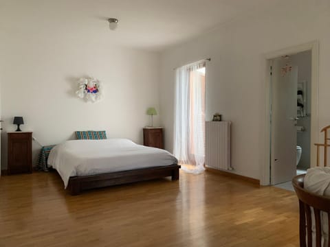 Photo of the whole room, Bedroom, Garden view, Landmark view, Breakfast, furniture, internet, wedding