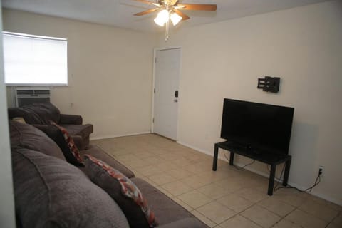 Cozy Apartment Near Fort Sill Perfect for Military Families & Visitors Apartment in Lawton