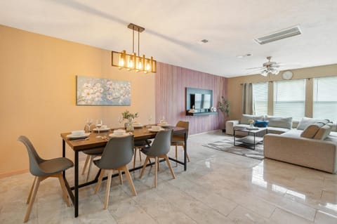 Modern Comfort Home in Katy House in Cypress