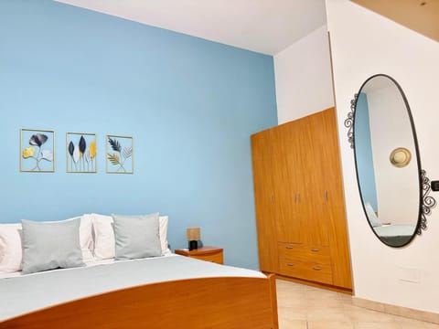 Bed, Photo of the whole room, Bedroom, wardrobe