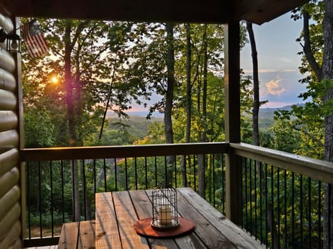 Patio, Natural landscape, View (from property/room), Balcony/Terrace, Dining area, Mountain view, Sunset