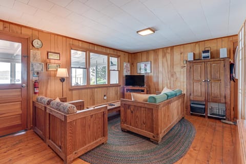 Dock and Rowboat Beechnut Bungalow on Keuka Lake House in Keuka Lake