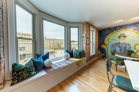 The 1913 - newly renovated historic downtown loft Apartment in Ashwaubenon