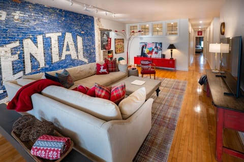 The 1913 - newly renovated historic downtown loft Apartment in Ashwaubenon