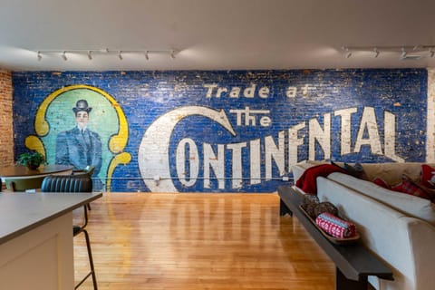 The 1913 - newly renovated historic downtown loft Apartment in Ashwaubenon