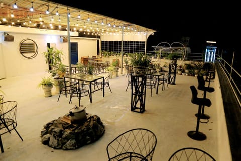 Night, Natural landscape, Children play ground, Nightclub / DJ, Balcony/Terrace, Evening entertainment