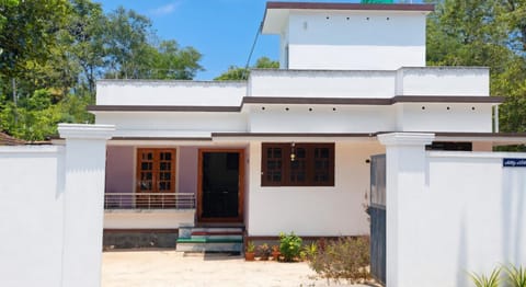 Property building, Facade/entrance, Day